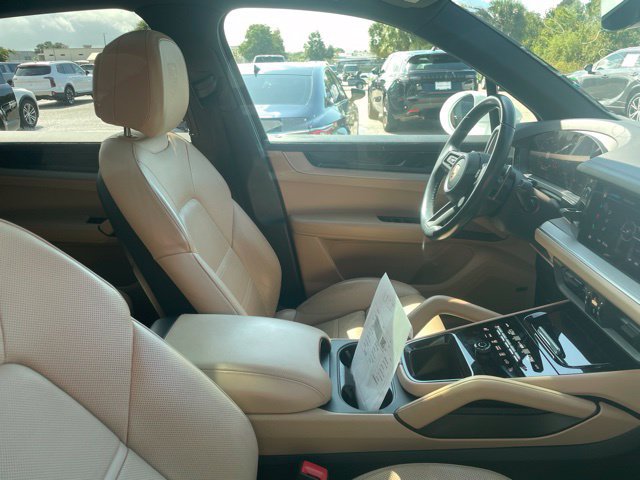 Used 2024 Porsche Cayenne S AWD/4WD image 8