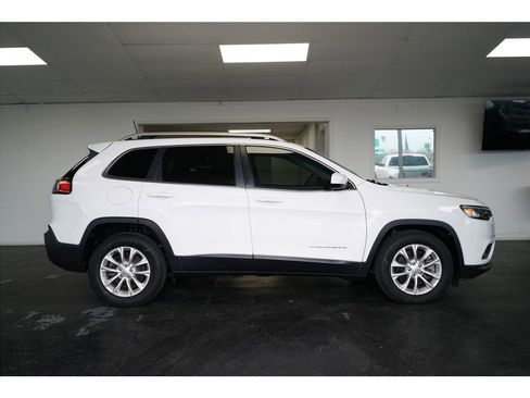 Used 2019 Jeep Cherokee Latitude w/ Popular Appearance Group image 8