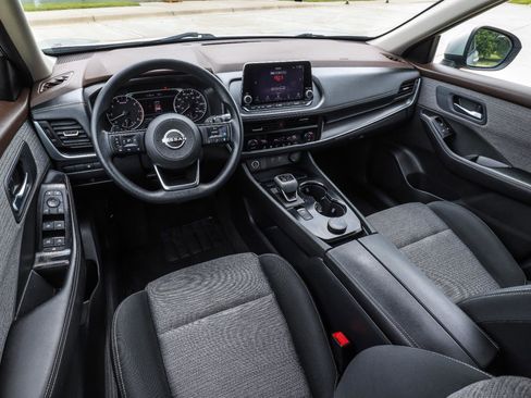Used 2023 Nissan Rogue SV AWD/4WD image 22