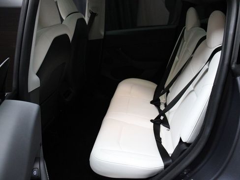 Used 2023 Tesla Model Y Long Range image 21