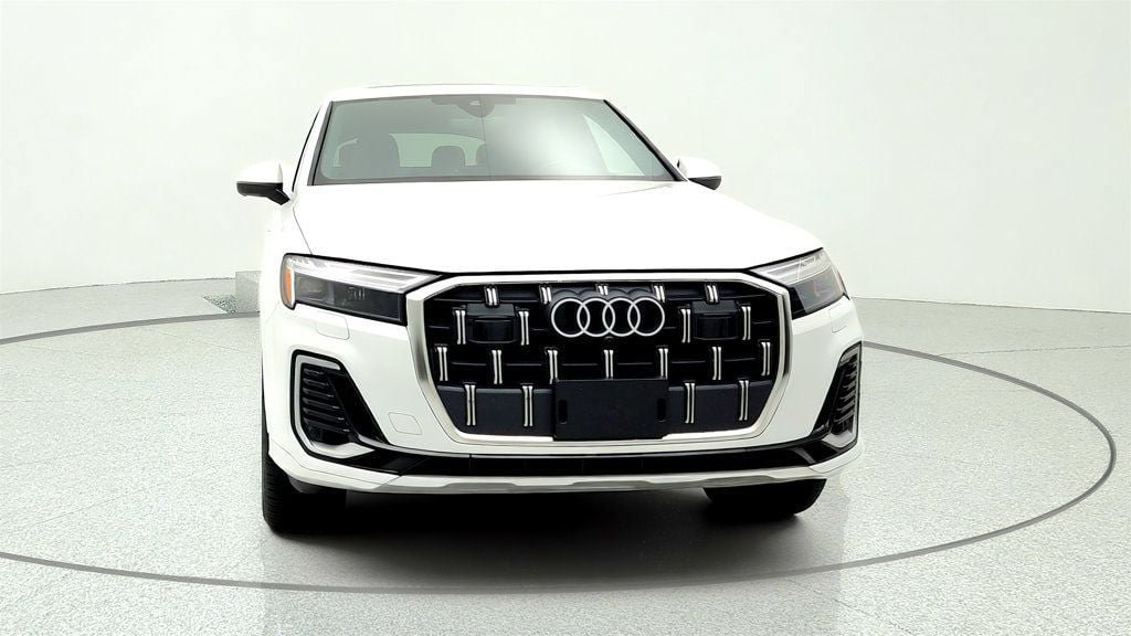 Used 2025 Audi Q7 3.0T Premium Plus AWD/4WD image 2