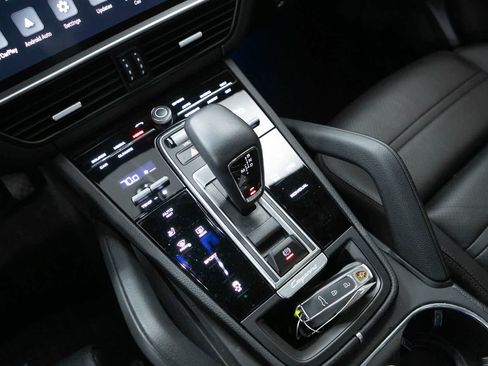 Certified 2023 Porsche Cayenne AWD/4WD image 28