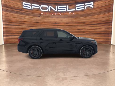 Used 2025 Ford Explorer ST image 6