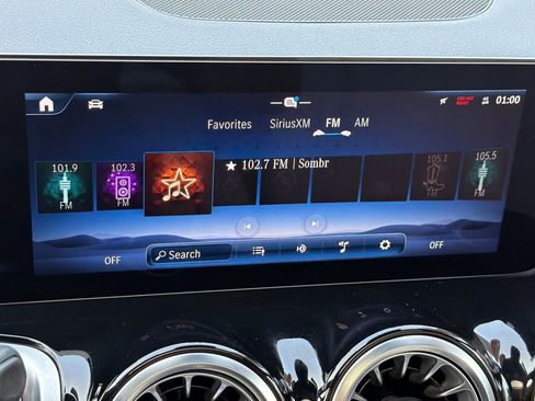 Certified 2025 Mercedes-Benz GLB 250 image 21