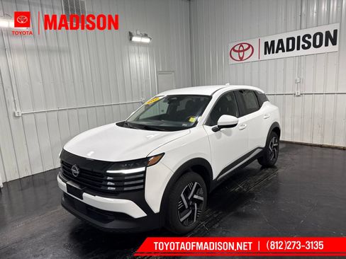 Used 2025 Nissan Kicks SV FWD image 1