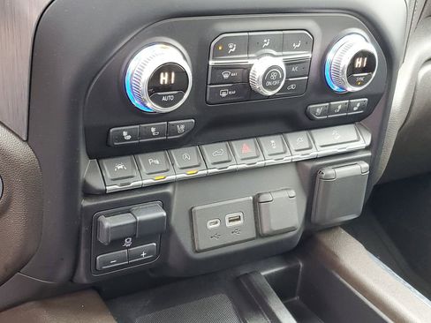 Certified 2020 GMC Sierra 1500 Denali w/ Technology Package image 39