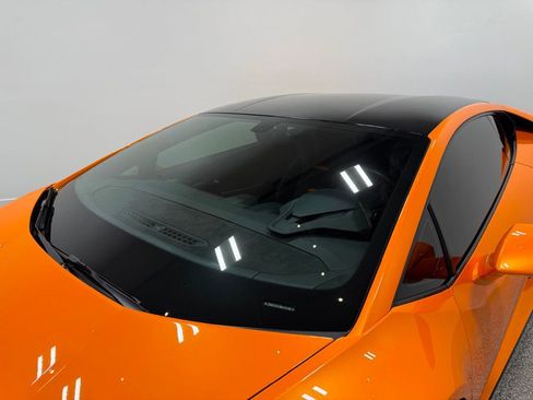 Used 2021 Lamborghini Huracan EVO image 11
