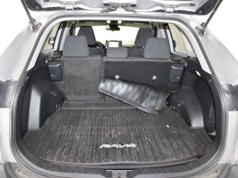 Used 2022 Toyota RAV4 LE FWD image 13