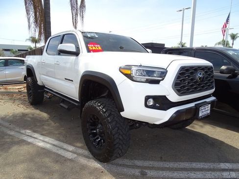 Used 2023 Toyota Tacoma TRD Off-Road w/ Technology Package AWD/4WD image 5