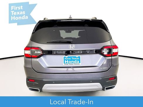 Used 2024 Honda Pilot Touring image 7
