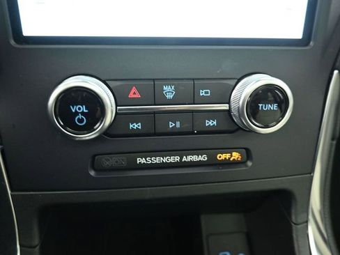 Certified 2022 Ford Edge Titanium w/ Class II Trailer Tow Package image 12