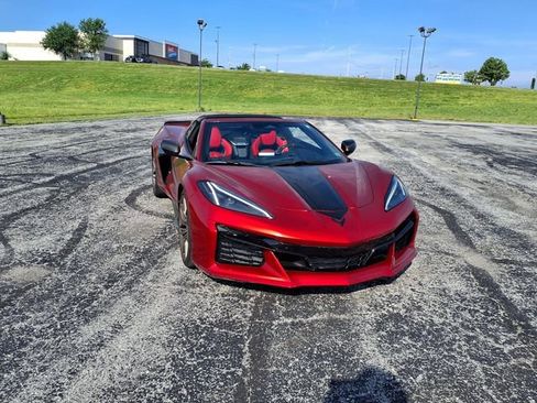 Used 2025 Chevrolet Corvette Z06 RWD image 4