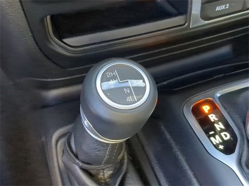 Used 2020 Jeep Wrangler Unlimited Sahara image 28