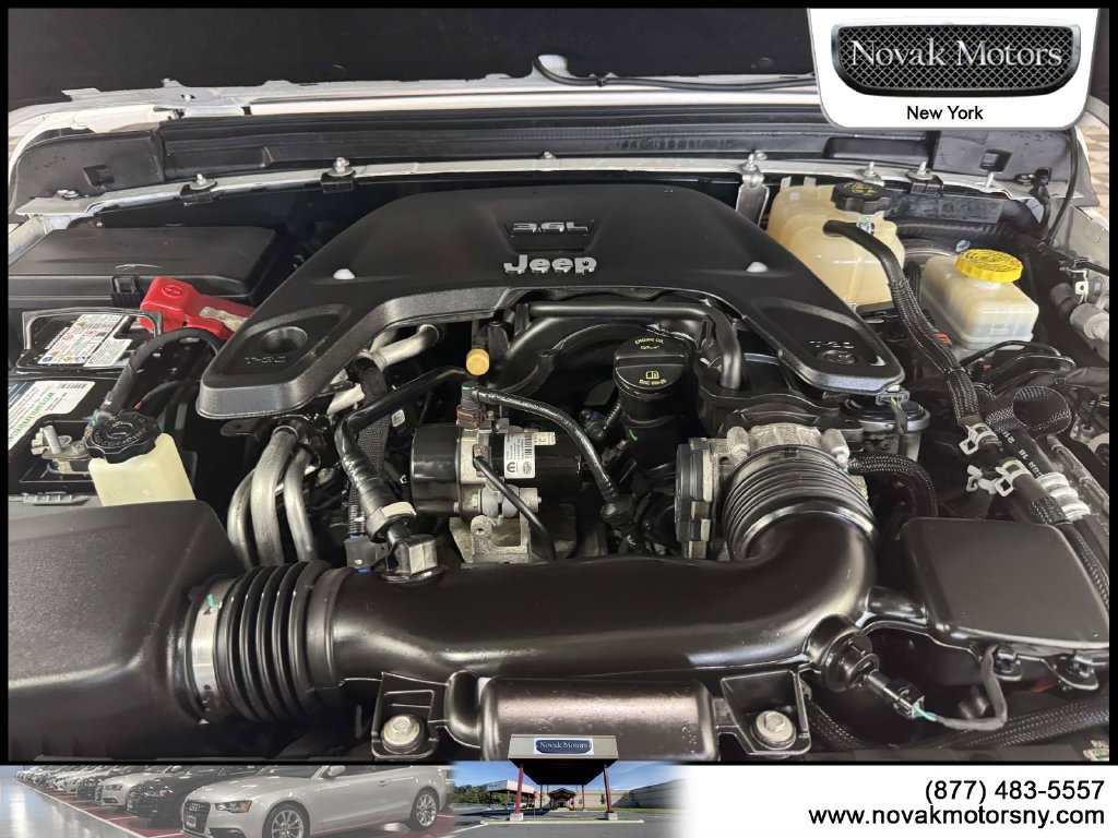 Used 2021 Jeep Wrangler Unlimited Sahara AWD/4WD image 5