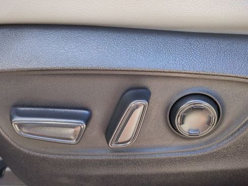 Used 2023 Toyota Sienna Limited image 19