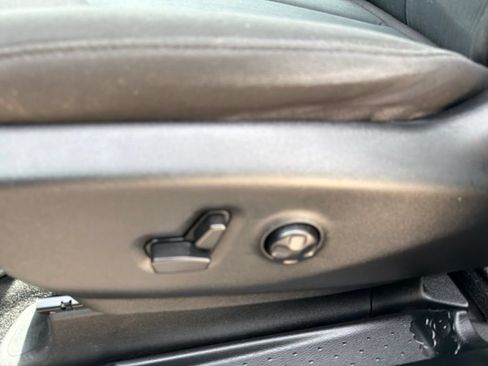 Used 2023 Chrysler Pacifica Touring FWD image 26