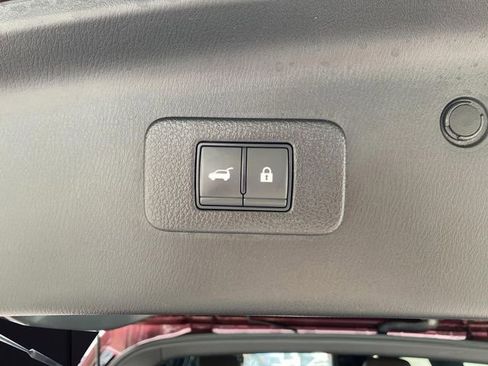 Used 2023 Nissan Armada Platinum w/ Captain's Chairs Package image 18