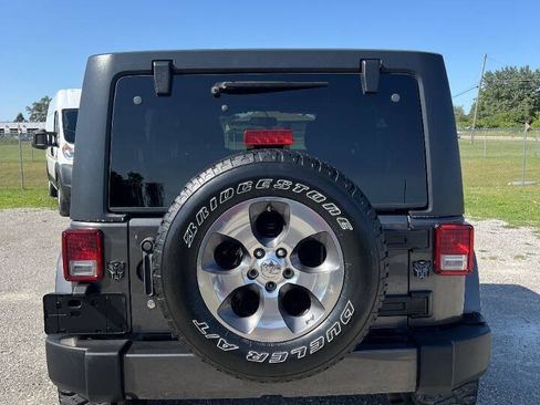 Used 2018 Jeep Wrangler Unlimited Sahara w/ Connectivity Group AWD/4WD image 7