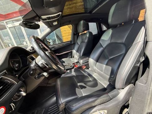 Used 2018 Porsche Macan GTS AWD/4WD image 3