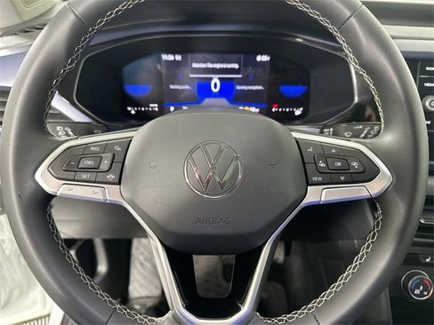 Used 2022 Volkswagen Taos SE image 18