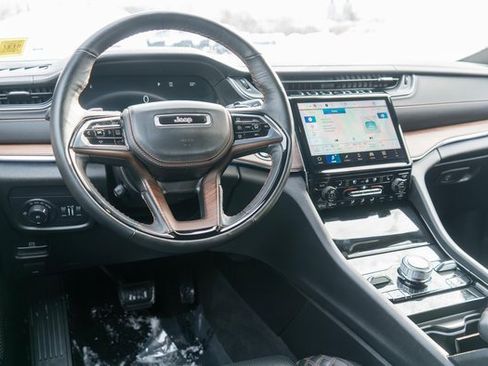 Used 2024 Jeep Grand Cherokee L Summit w/ High Altitude Package image 16