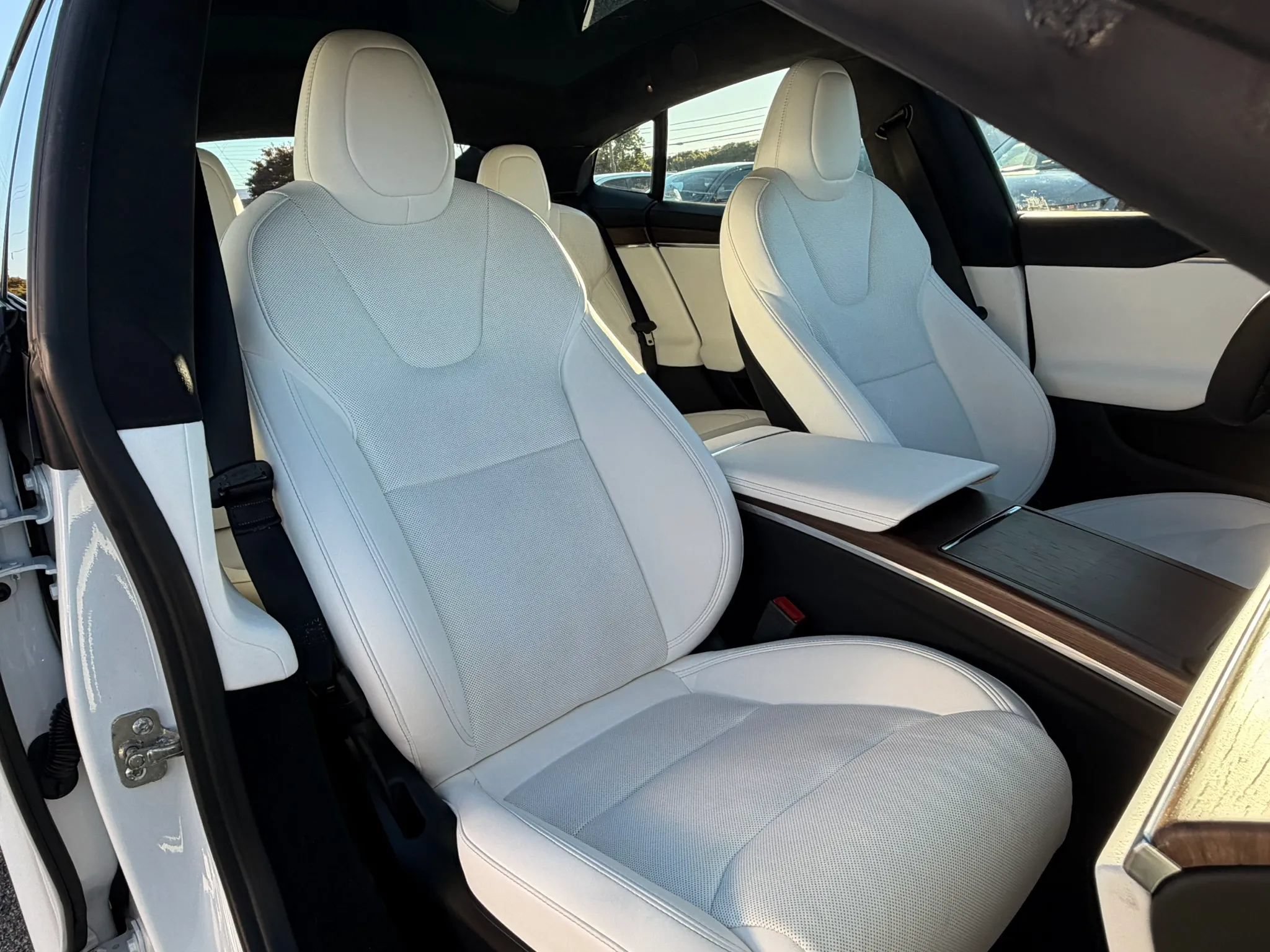 Used 2022 Tesla Model S AWD/4WD image 19