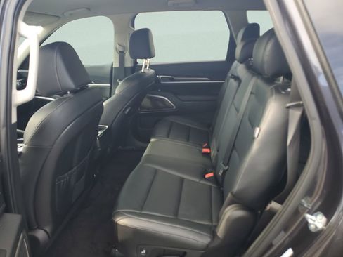 Used 2025 Kia Telluride LX FWD image 10