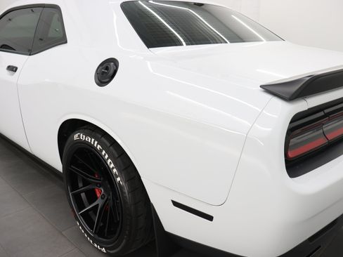 Used 2017 Dodge Challenger SRT Hellcat RWD image 31