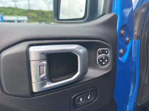 Used 2023 Jeep Wrangler Unlimited Sahara w/ Cold Weather Group AWD/4WD image 15