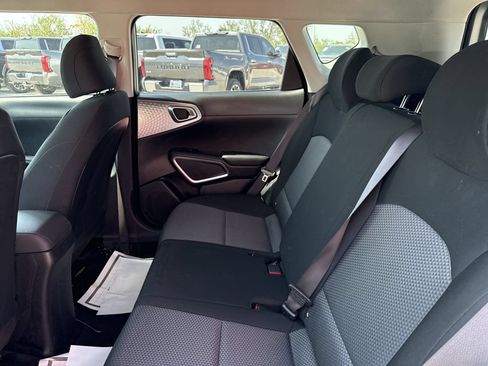 Used 2025 Kia Soul LX w/ LX Technology Package FWD image 24