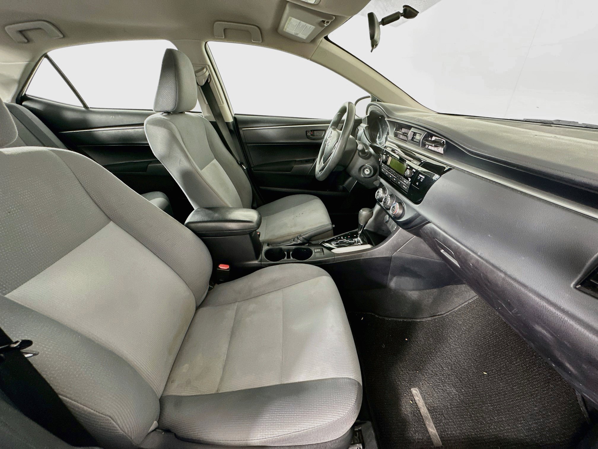 Used 2014 Toyota Corolla L FWD image 28