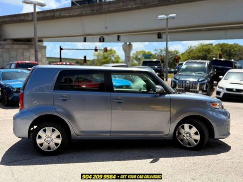 Used 2012 Scion xB FWD image 9