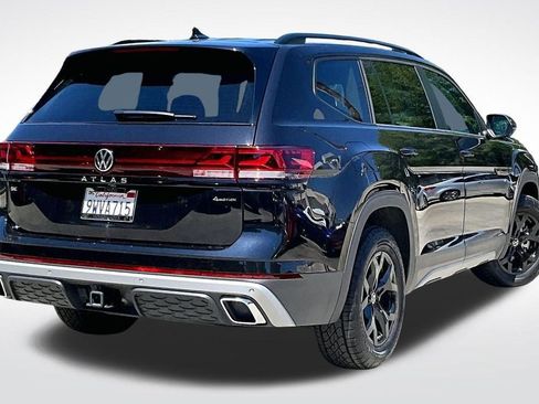 Certified 2026 Volkswagen Atlas Peak Edition AWD/4WD image 10