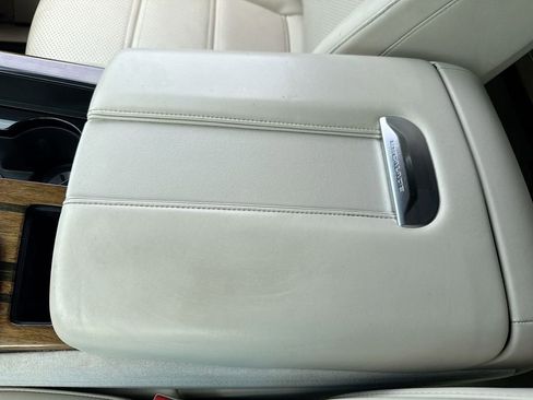 Used 2022 Cadillac Escalade ESV Premium Luxury Platinum image 21