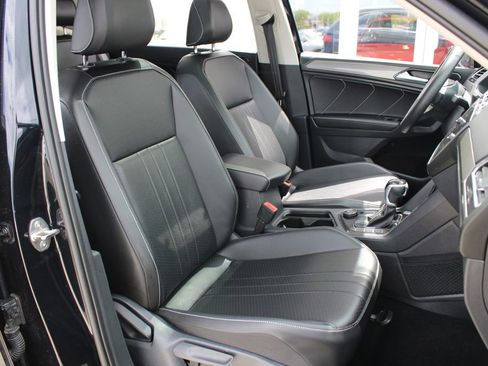 Certified 2024 Volkswagen Tiguan SE w/ Panoramic Sunroof Package AWD/4WD image 26