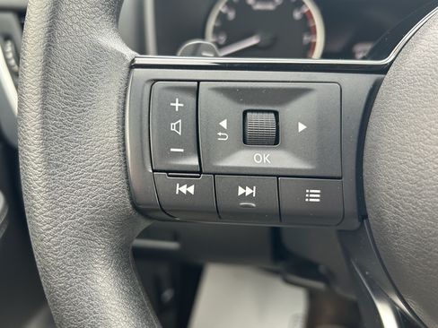 Used 2023 Nissan Rogue SV AWD/4WD image 22