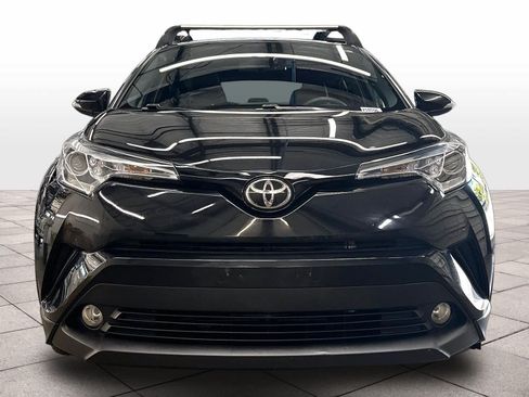 Used 2018 Toyota C-HR XLE FWD image 2