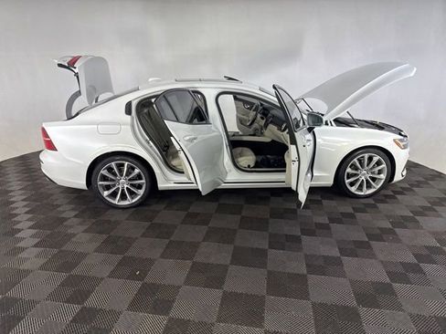 Used 2020 Volvo S60 T5 Momentum FWD image 13