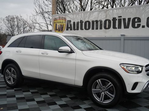 Used 2022 Mercedes-Benz GLC 300 4MATIC w/ Premium Package Lite image 2