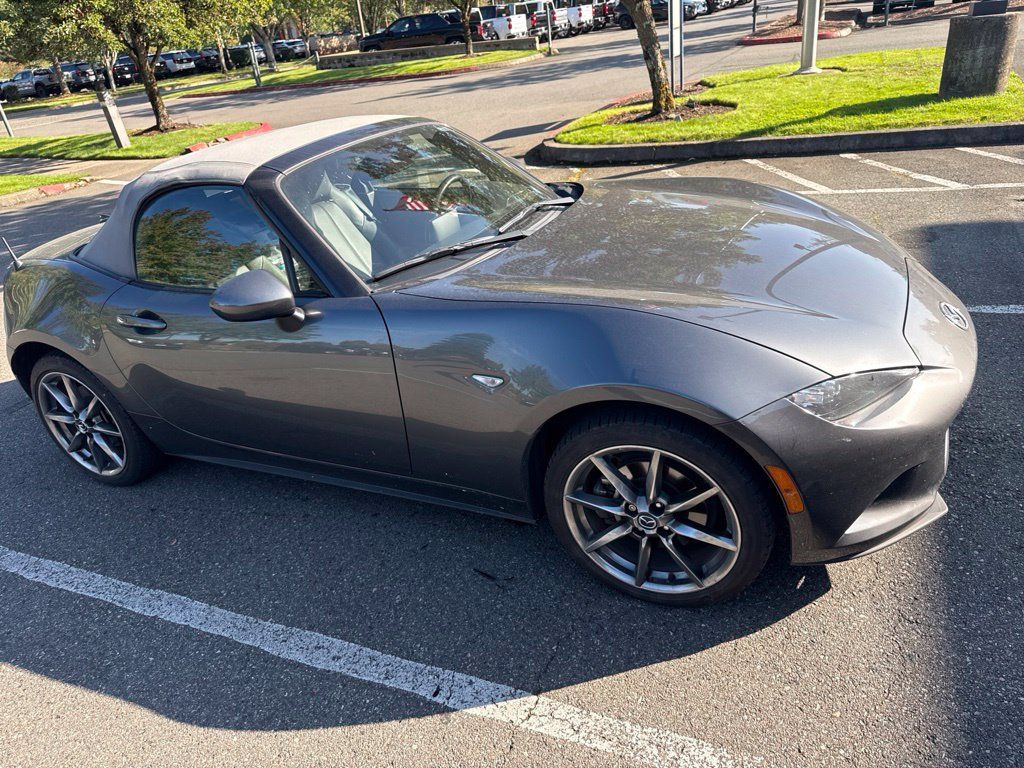 Used 2021 MAZDA MX-5 Miata Grand Touring RWD image 2