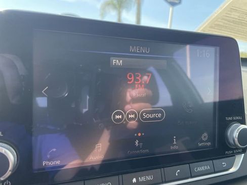 Used 2023 Nissan Altima 2.5 SV FWD image 12