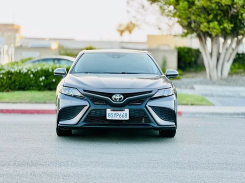 Used 2021 Toyota Camry SE FWD image 3