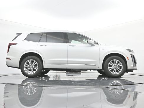 New 2025 Cadillac XT6 Luxury image 20