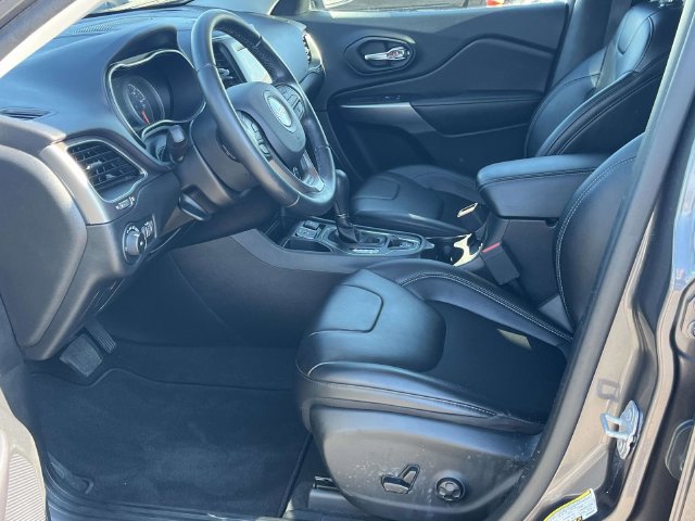 Used 2019 Jeep Cherokee Latitude Plus FWD image 13
