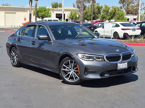 Used 2019 BMW 330i Sedan w/ Convenience Package RWD image 2
