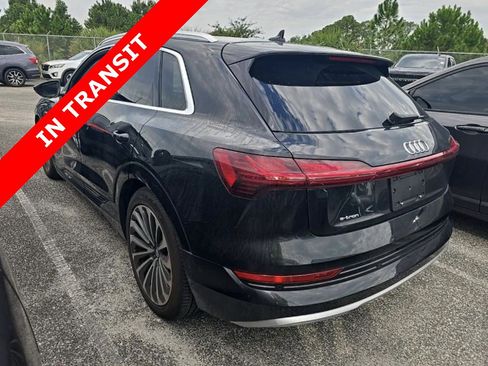 Used 2019 Audi e-tron Prestige w/ Prestige Package AWD/4WD image 4