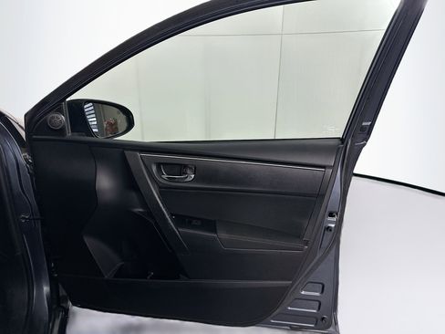 Used 2019 Toyota Corolla LE image 30