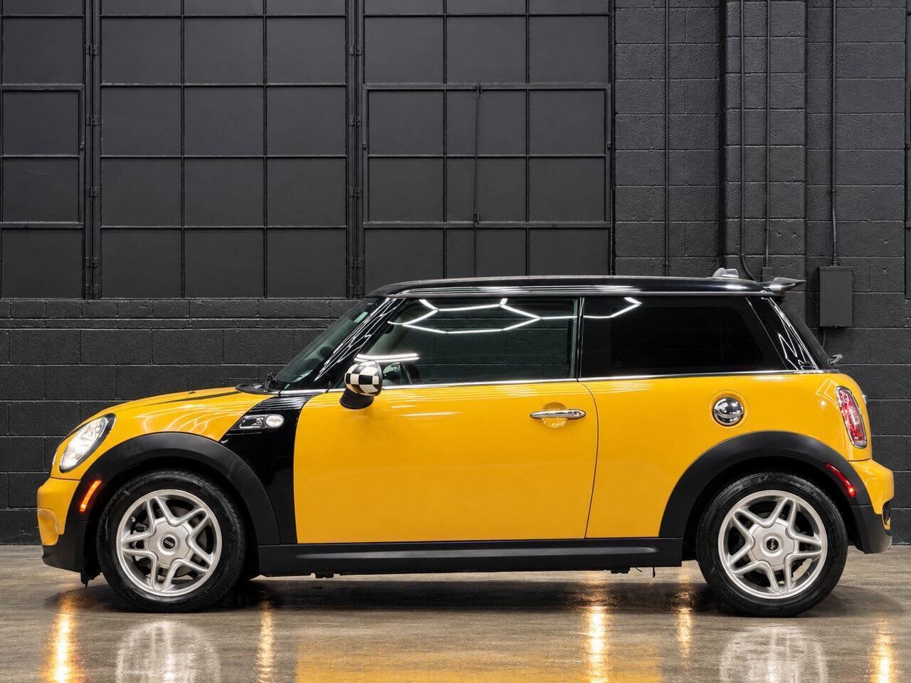 Used 2008 MINI Cooper S w/ Convenience Pkg FWD image 17