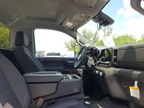 Used 2024 GMC Sierra 2500 SLE w/ SLE Convenience Package image 12