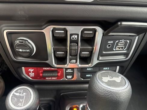 Used 2026 Jeep Wrangler Unlimited Rubicon AWD/4WD image 32